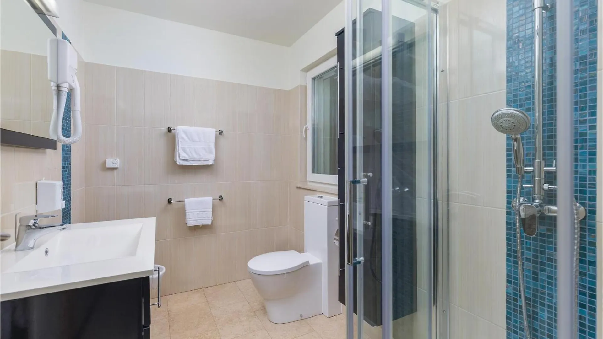 Gorgeous Home In Rezanci With Jacuzzi Holiday home