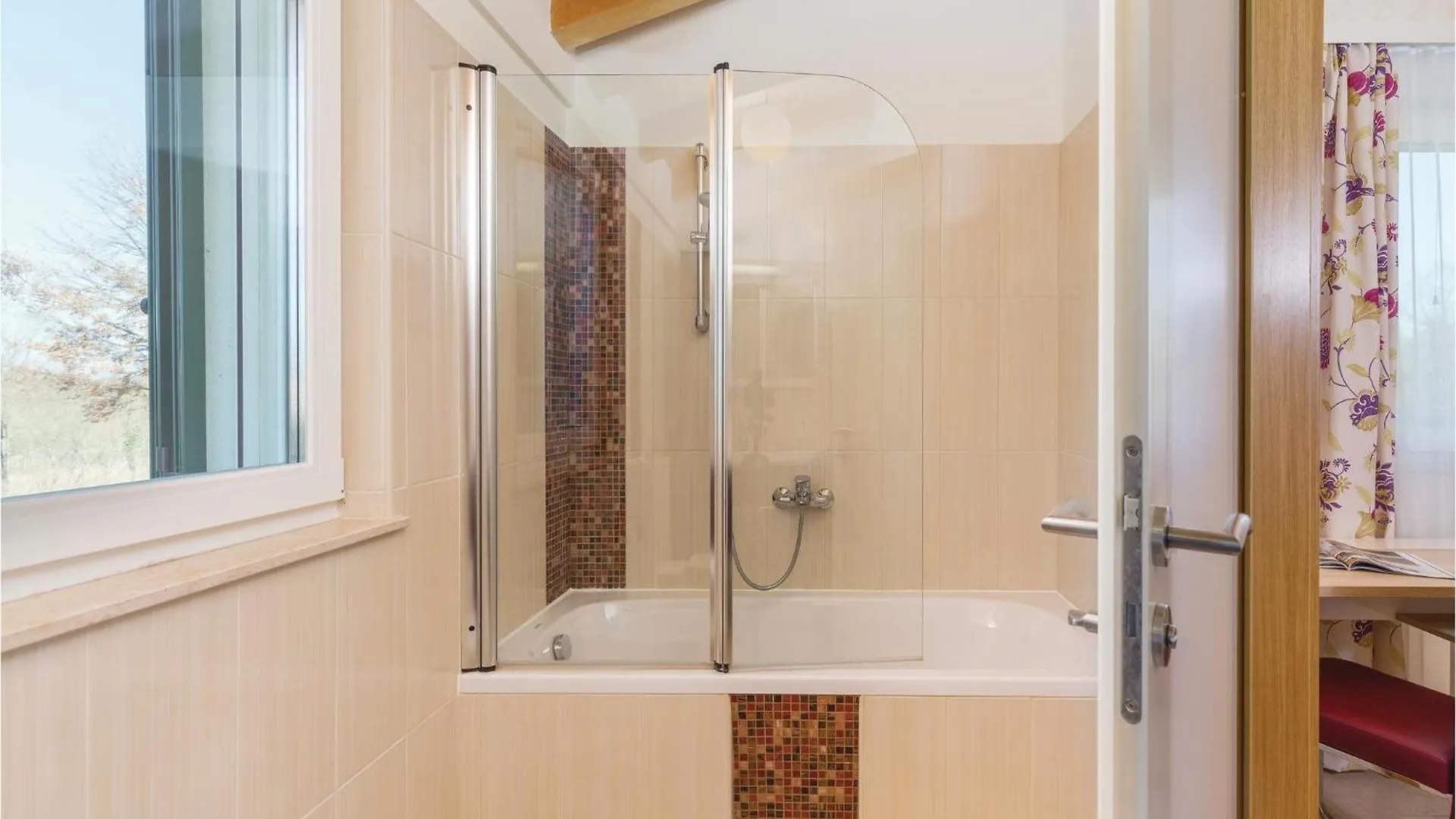 Gorgeous Home In Rezanci With Jacuzzi