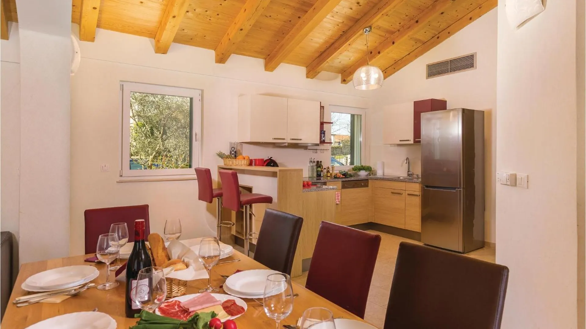Gorgeous Home In Rezanci With Jacuzzi Holiday home