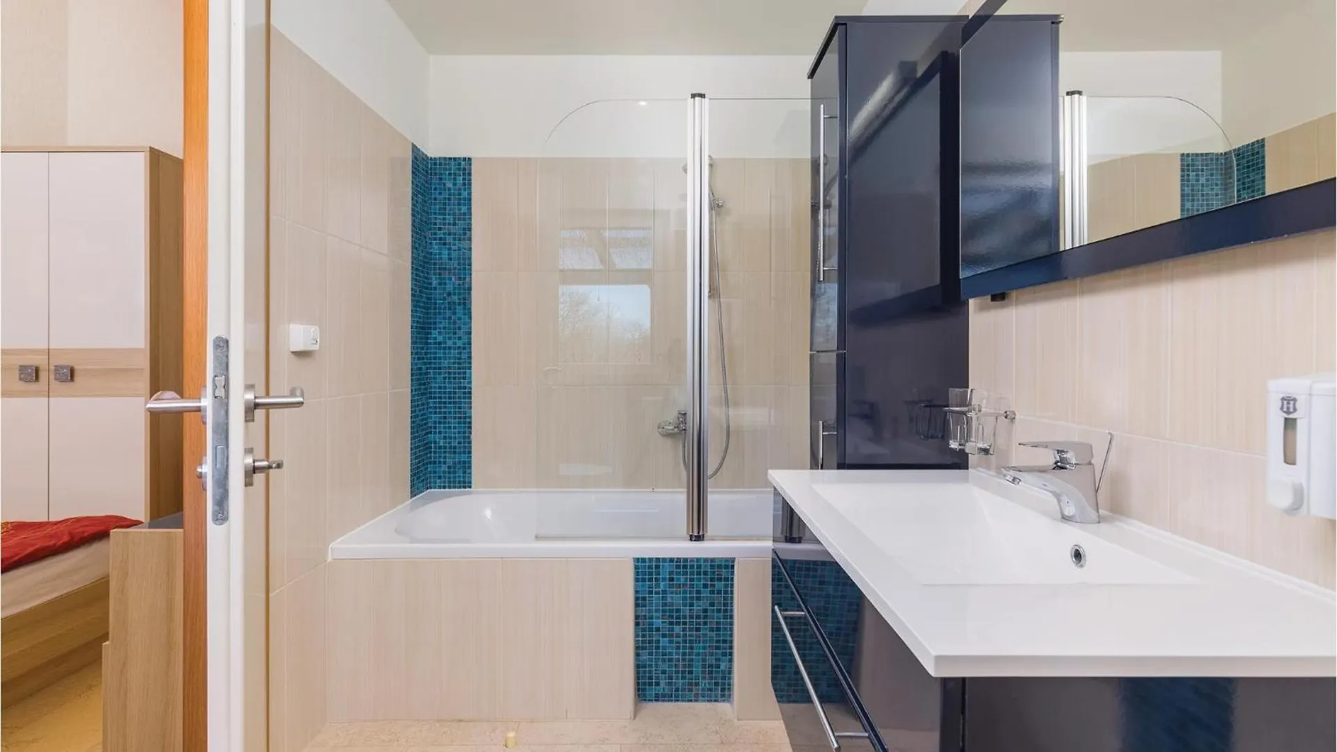 Gorgeous Home In Rezanci With Jacuzzi Croatia