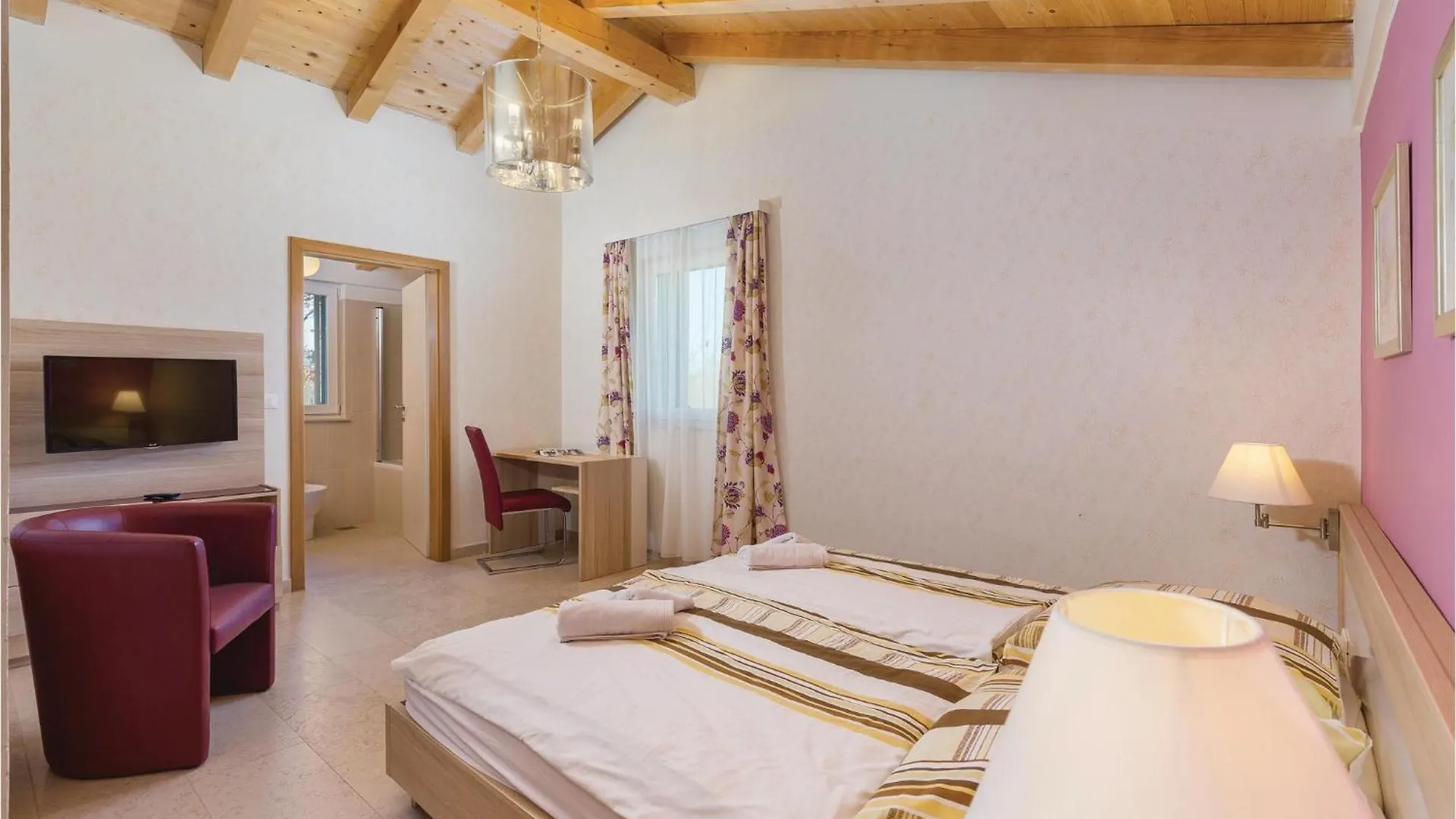 Holiday home Gorgeous Home In Rezanci With Jacuzzi