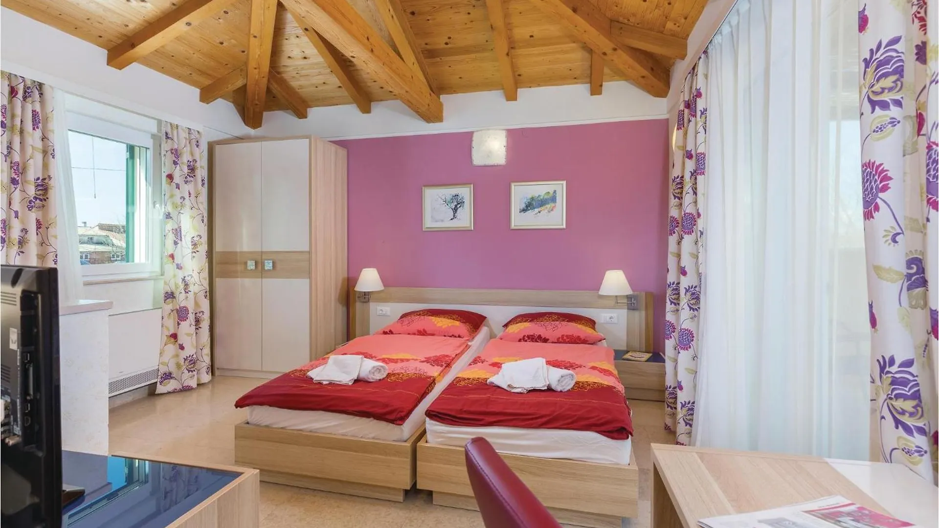 Gorgeous Home In Rezanci With Jacuzzi 0*,  Croatia