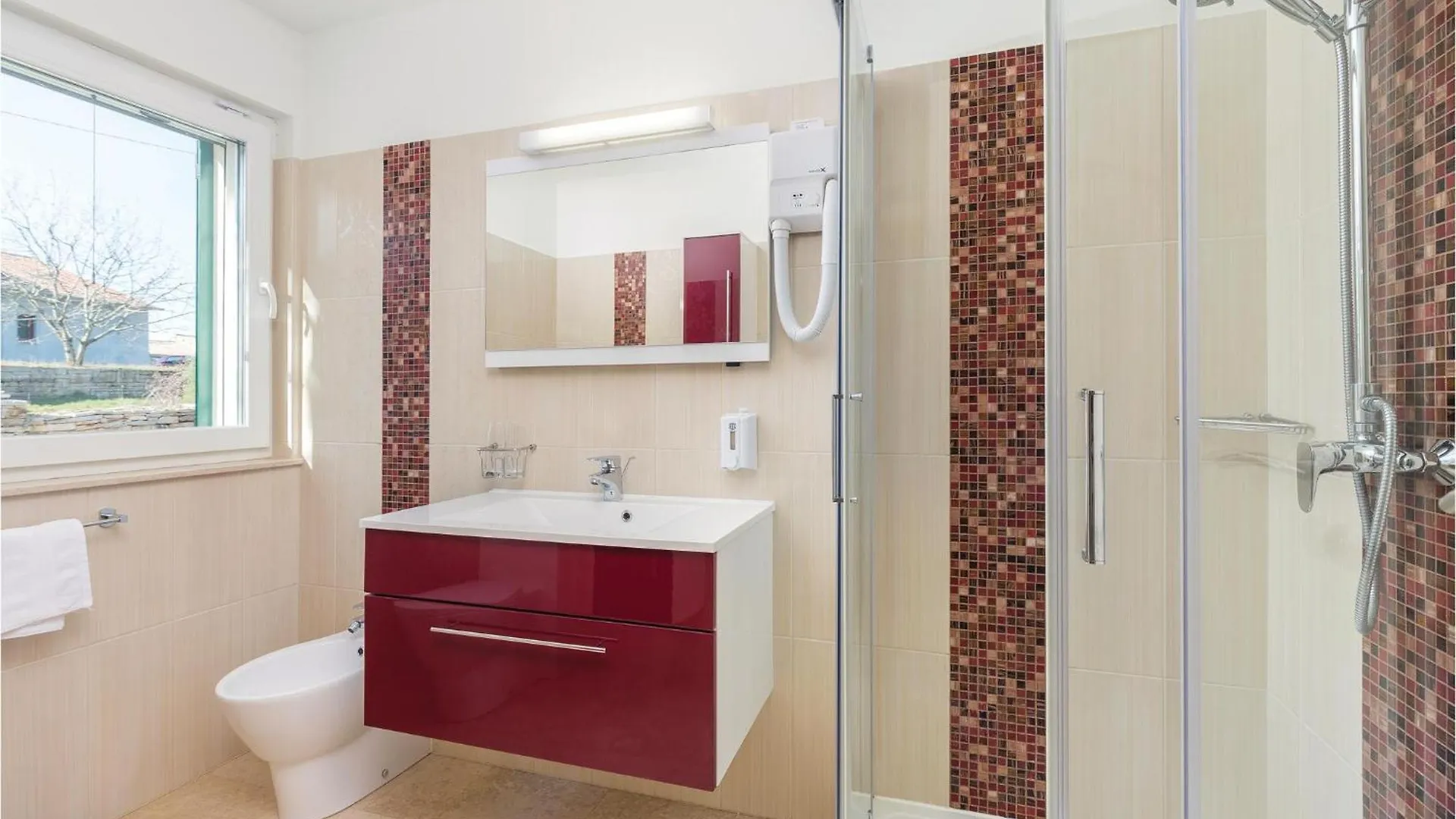 Gorgeous Home In Rezanci With Jacuzzi Holiday home