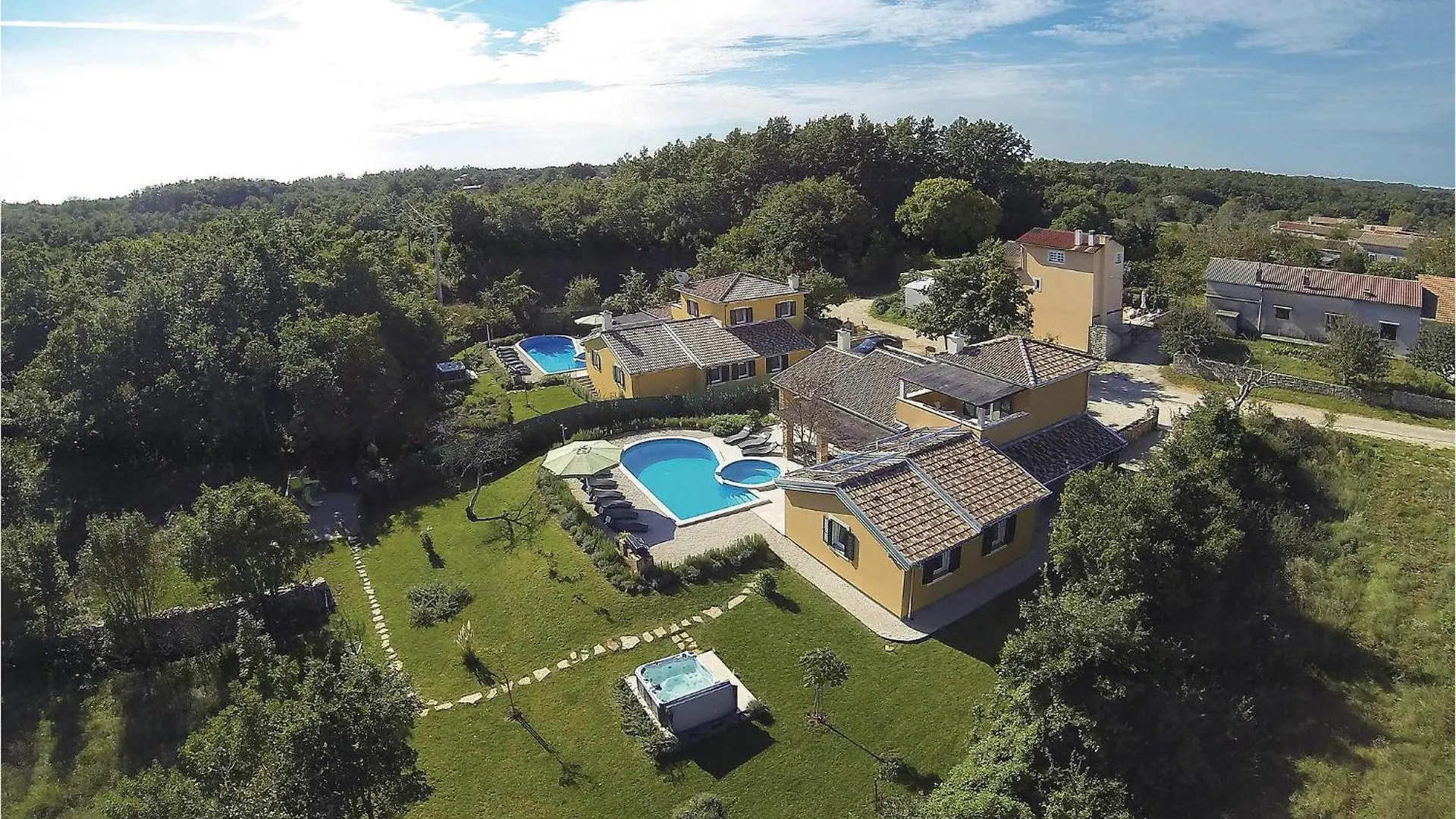 Gorgeous Home In Rezanci With Jacuzzi Holiday home