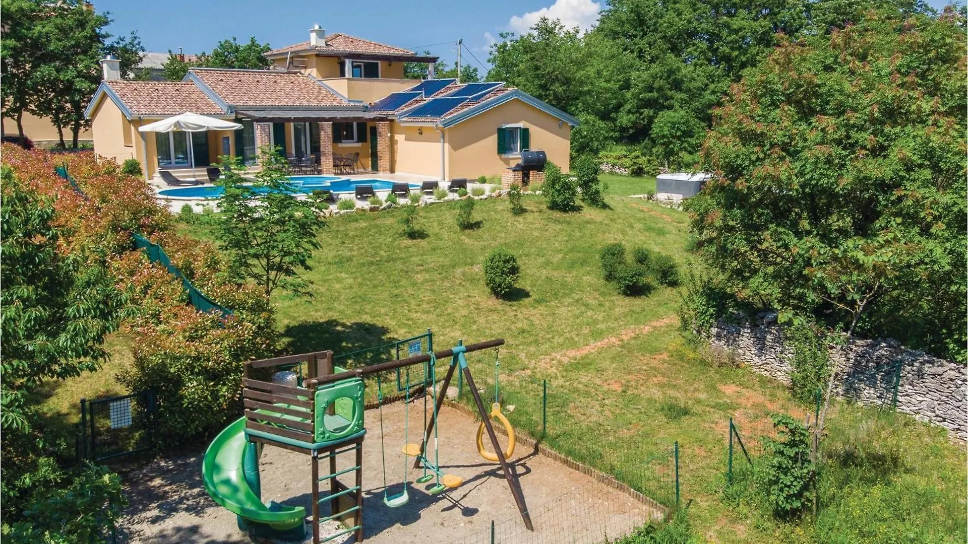 Gorgeous Home In Rezanci With Jacuzzi