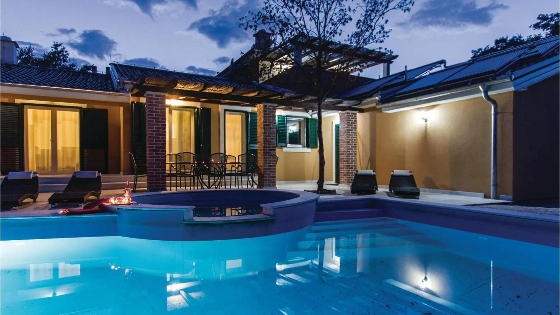 Gorgeous Home In Rezanci With Jacuzzi
