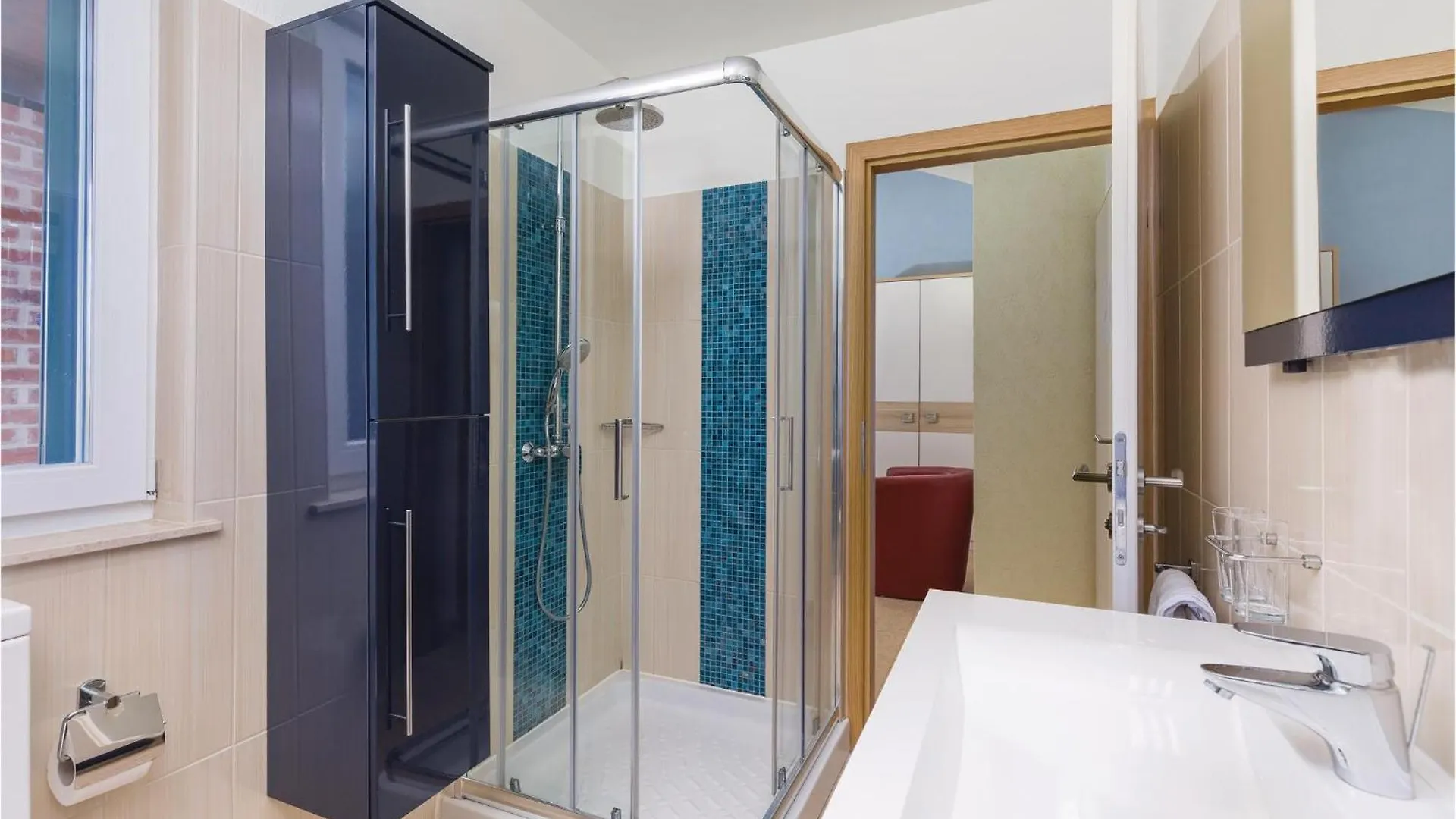 Gorgeous Home In Rezanci With Jacuzzi 0*,