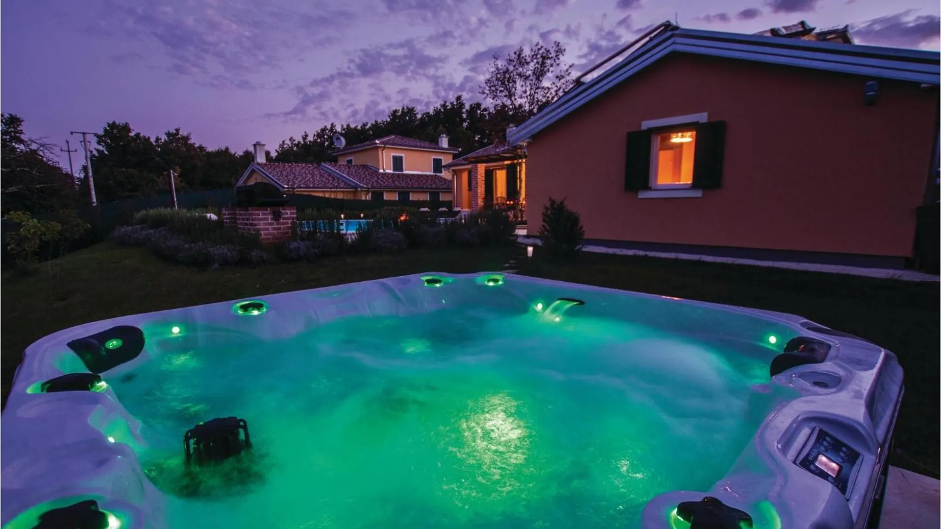 Gorgeous Home In Rezanci With Jacuzzi Holiday home