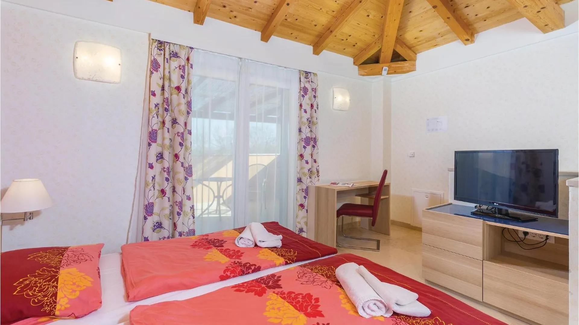 Gorgeous Home In Rezanci With Jacuzzi 0*,  Croatia
