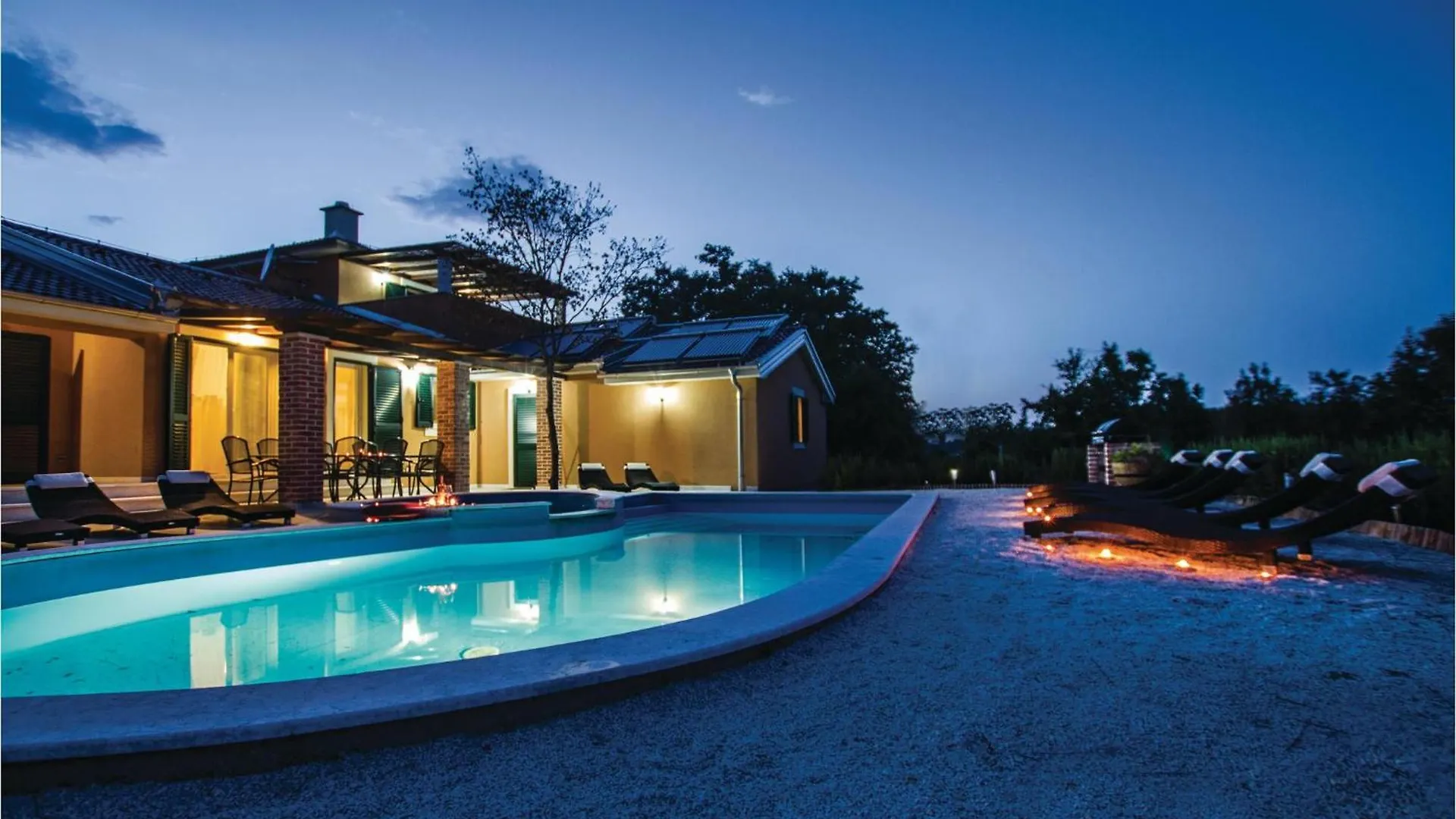 Gorgeous Home In Rezanci With Jacuzzi Holiday home
